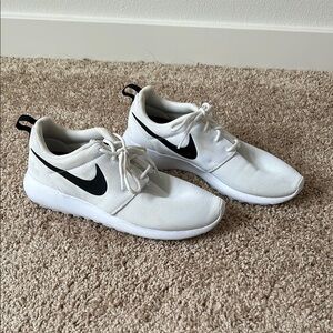 Nike White and Black Sneakers